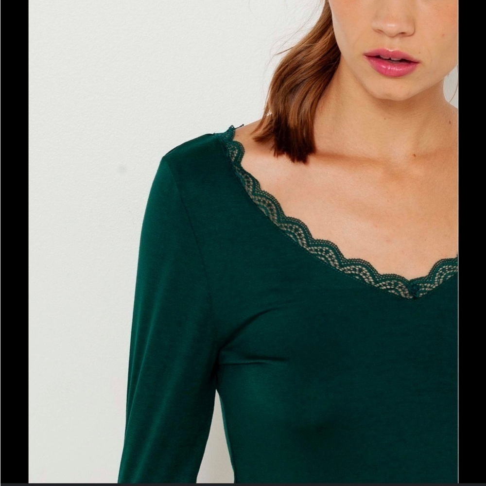 GREEN LONG SLEEVE LACE NECK TOP